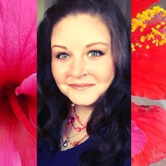 Meet your Posher, Lulu! ❤︎ Welcome to my closet! - Picture 2 of 2